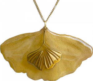 bijoux pendentif fleur de Ginko et résine Odisud